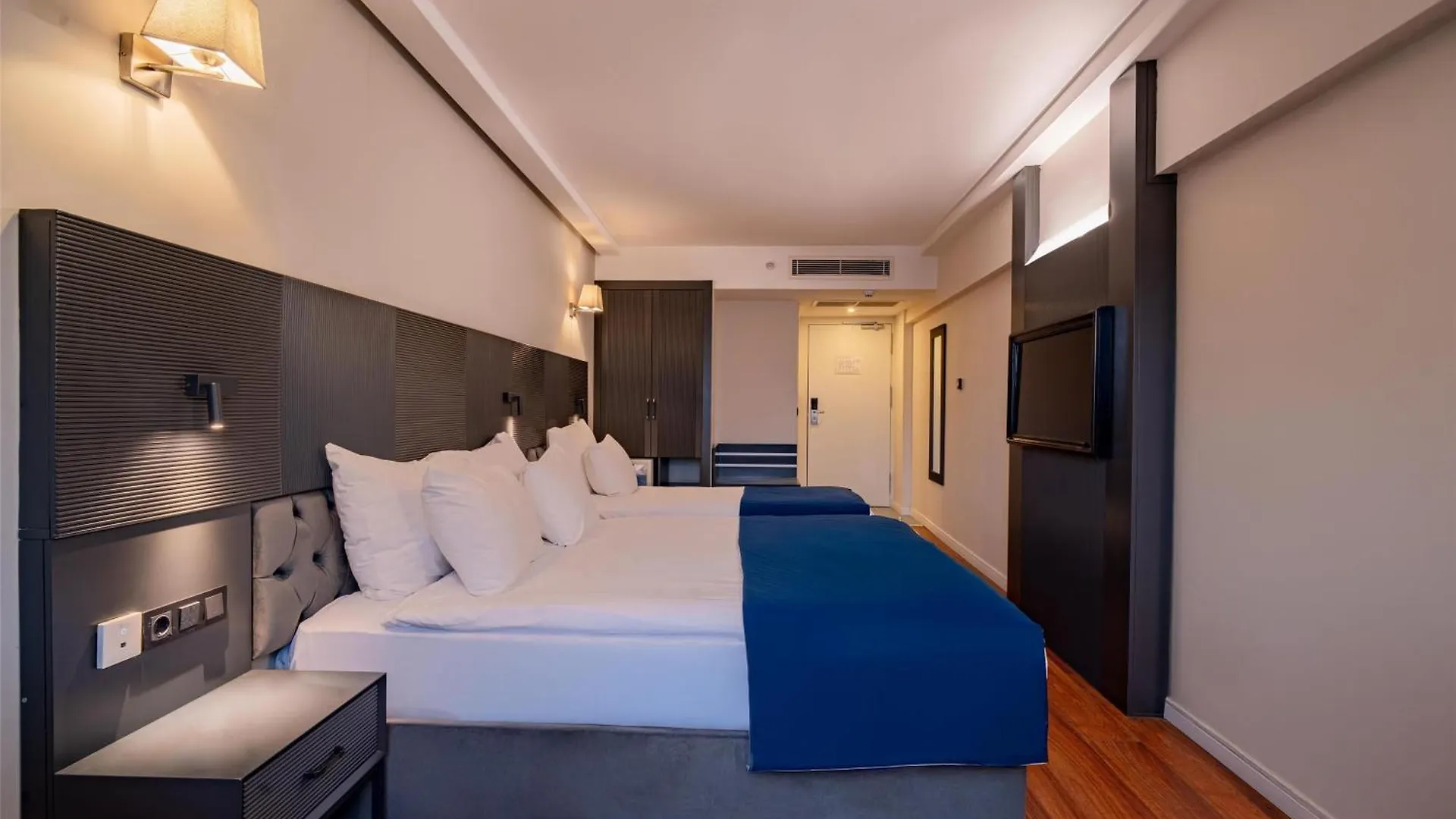 BW Izmir Hotel 4*,