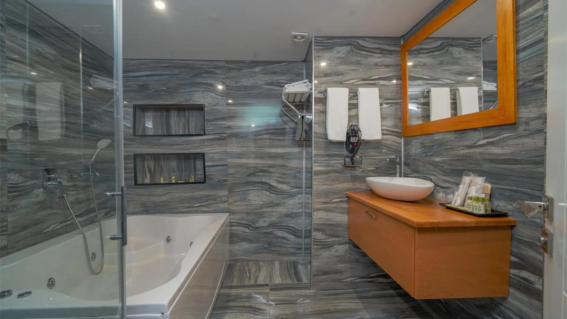 ****  Best Western Izmir Hotel טורקיה